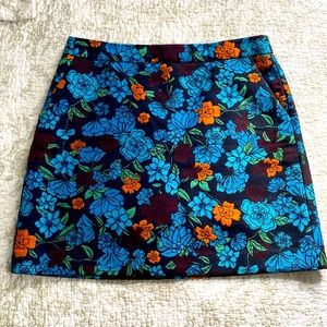 Loft mini skirt with pockets - Size 10 - floral print fully lined